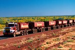 卡车当火车用 澳洲公路列车是怎么回事