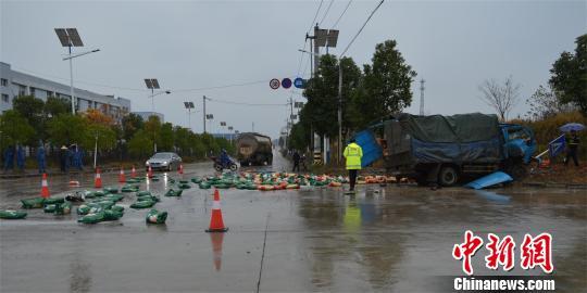 �ش��׻�����۹޳���ײ&nbsp;����ɢ��һ��