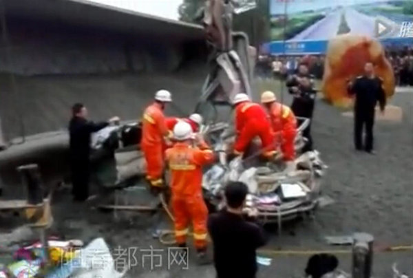 只可惜不能重来 半挂压扁轿车事故分析