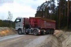 �������У������㳵����ҳ�խ·�ϵ�ͷ