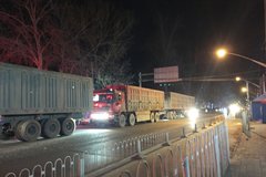 超载货车在北京到处跑