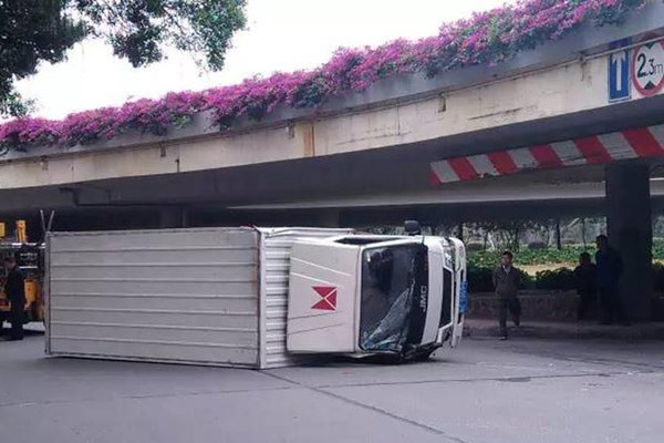 ���������ŵ�&nbsp;����ײ���޸���ֱ�ӵ���