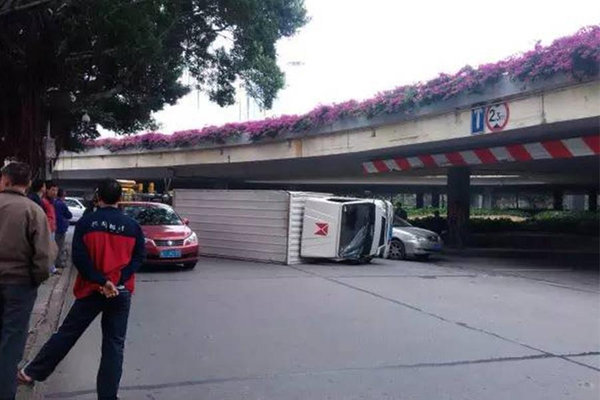 ���������ŵ�&nbsp;����ײ���޸���ֱ�ӵ���