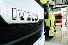 ��Ȼ������������ ��������ά������˭?