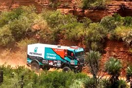 达喀尔开局艰难 依维柯车队仍勇往直前