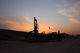 老骥伏枥志在千里 东风EQ240变身钻井车