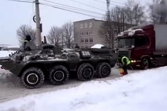 ����ս������ ˹��������êװ�׳�����