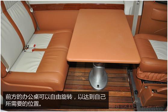 做工上乘空間合理 實(shí)拍大通自動(dòng)擋房車