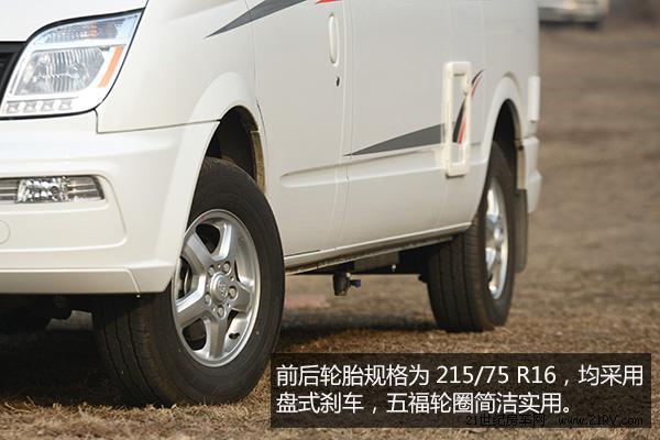做工上乘空間合理 實(shí)拍大通自動(dòng)擋房車