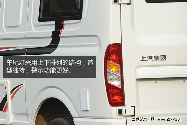 做工上乘空間合理 實(shí)拍大通自動(dòng)擋房車