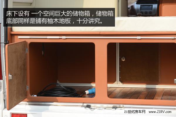 做工上乘空間合理 實(shí)拍大通自動(dòng)擋房車