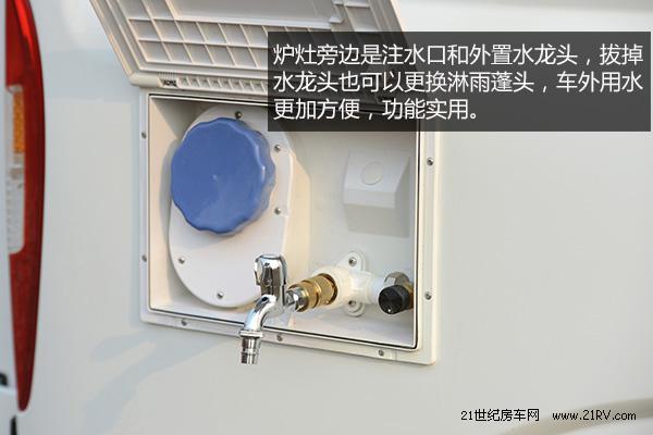 做工上乘空間合理 實(shí)拍大通自動(dòng)擋房車
