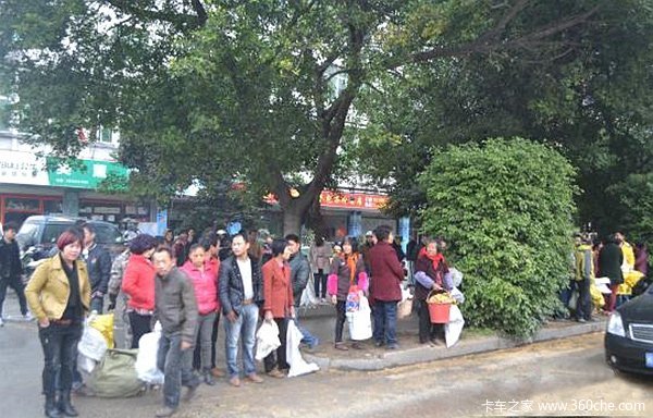 �����෭������&nbsp;������Я������8��С��