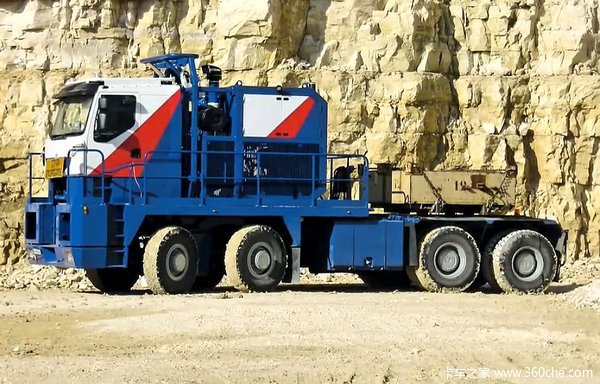 900马力的陆地猛兽 尼古拉斯8X8牵引车