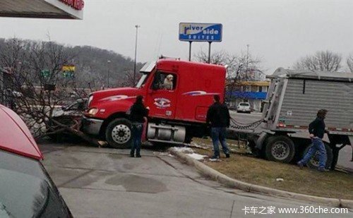 �⹷�ɾ���&nbsp;�����˲��ڿ��ҳ�ײ������