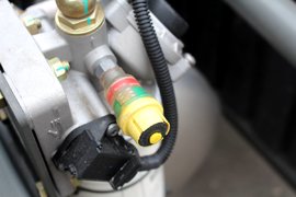 粗滤穿上“透视装” C7H加装压差指示器