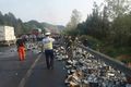 挂车起火遭哄抢 扬言“再射水打死你”