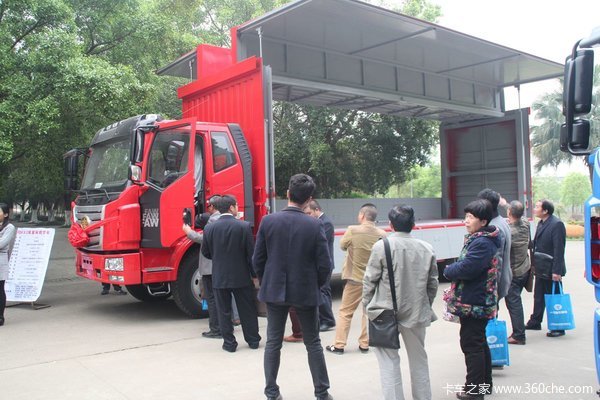 �����³�&nbsp;���ؾٰ��½չ���ᳵ���ƽ��