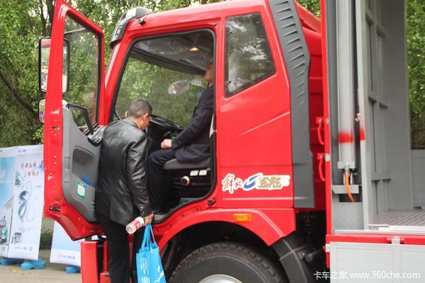 �����³�&nbsp;���ؾٰ��½չ���ᳵ���ƽ��