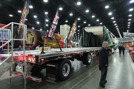 2016MATS 自带传送带 半挂车也能干农活