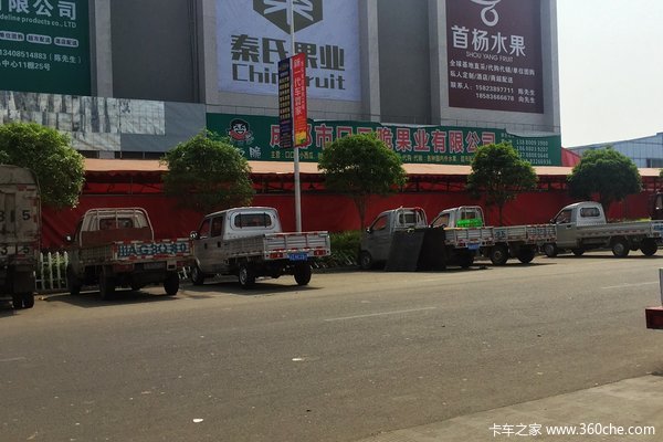 �Ͻ�ж��������&nbsp;�����µĳɶ�ˮ���г�