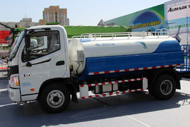 2016环卫展：欧马可打造全能型洒水选手