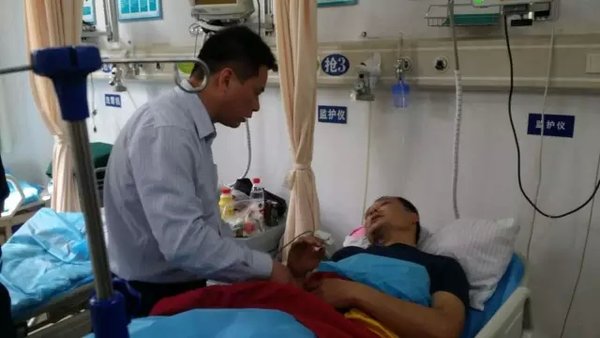 服务行业尊严在哪? 韵达快递员再被打