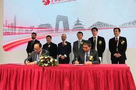 北京车展:红岩举行轿运车战略合作仪式