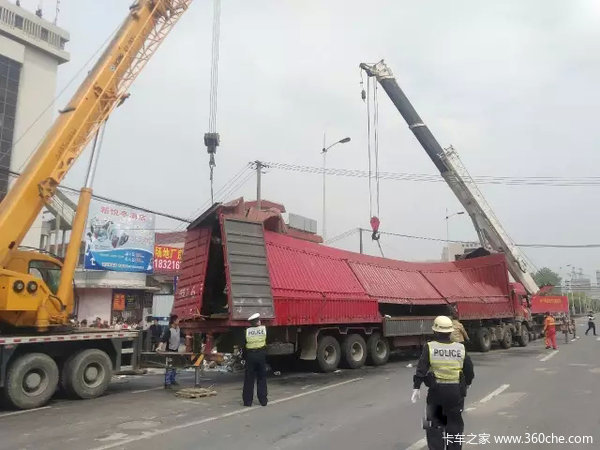 һ�����¹�&nbsp;�޳���ʻ�ұ�'�ɻ���'�е�