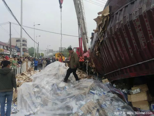 һ�����¹�&nbsp;�޳���ʻ�ұ�'�ɻ���'�е�