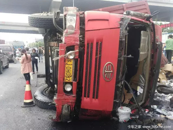 һ�����¹�&nbsp;�޳���ʻ�ұ�'�ɻ���'�е�