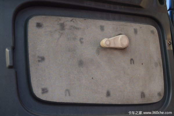 妆点半老徐娘 卡友爱车欧曼3分钟去污记