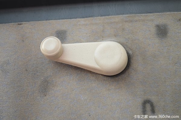 妆点半老徐娘 卡友爱车欧曼3分钟去污记