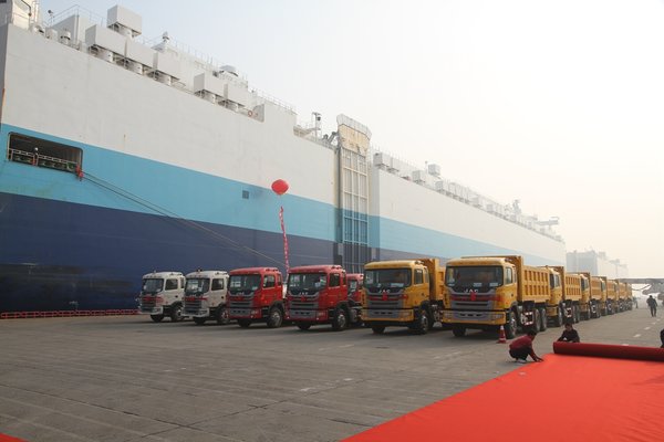 江淮重卡出口委内瑞拉首批上海港发运