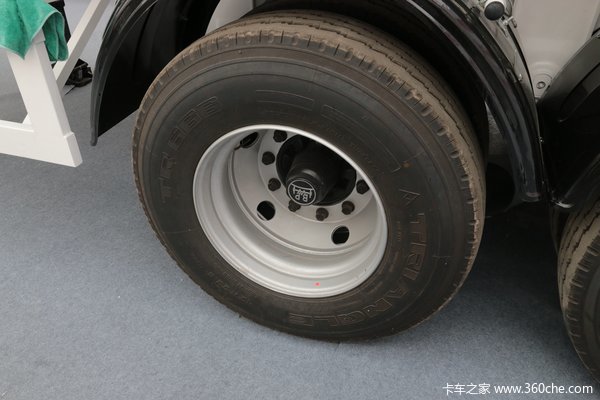 2016天然气车展 鲁西多台新品罐车亮相