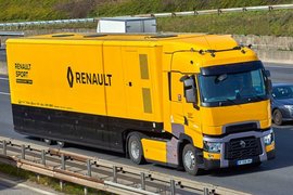 挥别马格农 F1车队迎来新旗舰雷诺T520