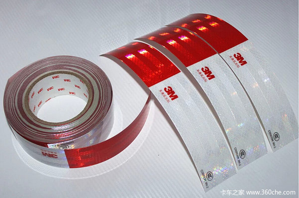 敢冒险罚200元 奔驰6驱皮卡情迷反光贴