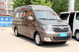 平头轻客终结者 实拍睿行M90 9座商务型