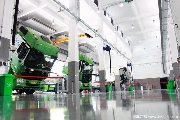 华东最大奔驰卡车4S店  昆山利星行开业