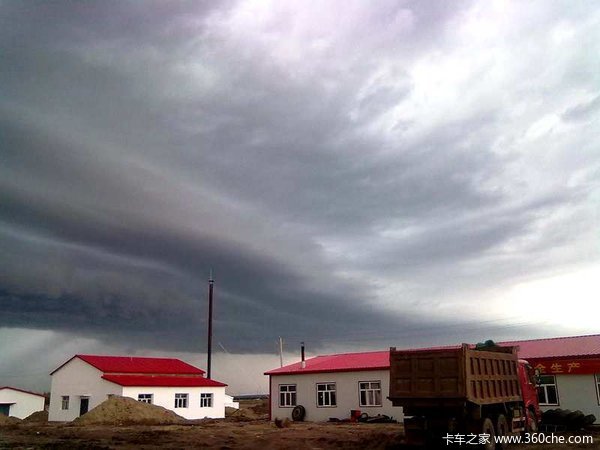 内蒙露天煤矿 记录无数老司机折腰之地_卡车之