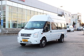 座椅轴距多种选择 实拍17座新世代全顺