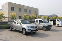 �˻�����ôѡ�� ����F30Ƥ����΢���Ա�