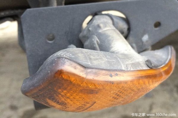 这算设计缺陷吗？浅谈奔驰阿克托斯边灯