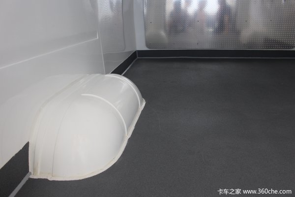 方便进市区 康飞VAN冷藏车容积5.1立方