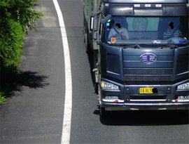 高速上倒车还玩变脸 这货这下玩儿大了