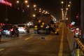 自卸车撞断3吨限高杆 竟然拖行将近50米