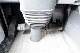 机械油门被卡死! 挂入空挡或许最有效