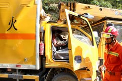 ������Ѻ� װըҩ�����͵���ӭ����ײ