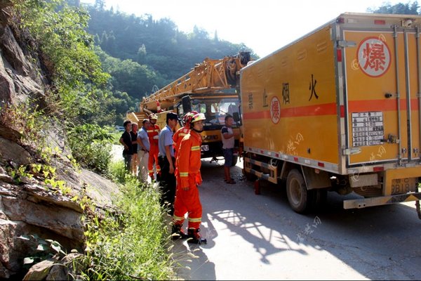 ������Ѻ�&nbsp;װըҩ�����͵���ӭ����ײ