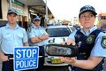 美国警察招数多 查酒驾竟玩儿手心手背